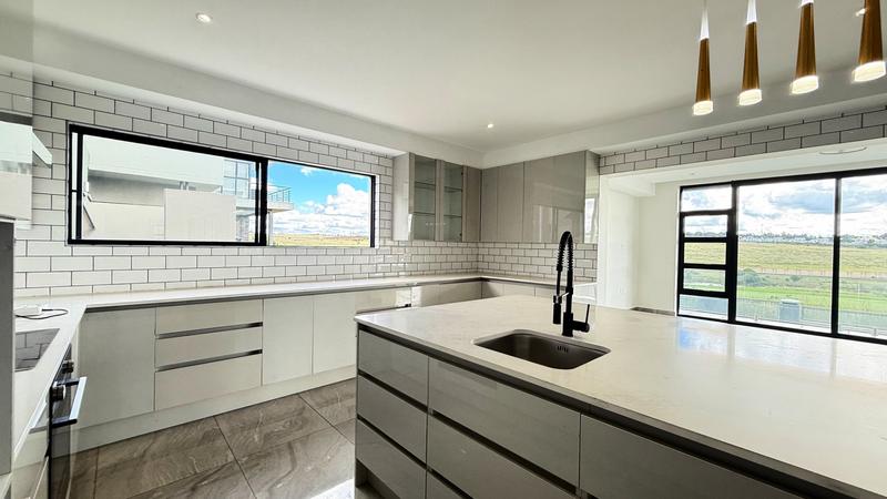 6 Bedroom Property for Sale in Copperleaf Estate Gauteng