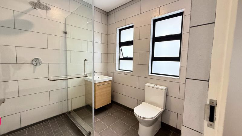 6 Bedroom Property for Sale in Copperleaf Estate Gauteng