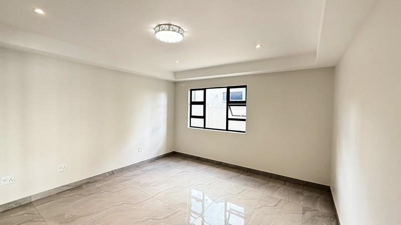 6 Bedroom Property for Sale in Copperleaf Estate Gauteng