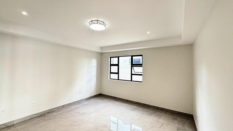 6 Bedroom Property for Sale in Copperleaf Estate Gauteng