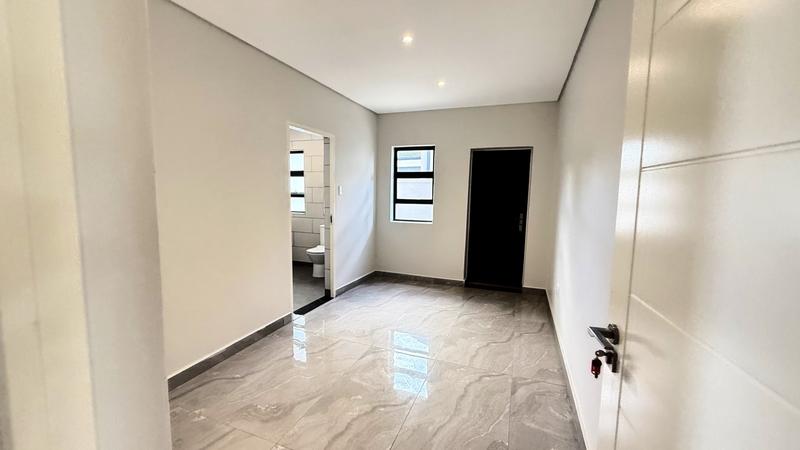 6 Bedroom Property for Sale in Copperleaf Estate Gauteng