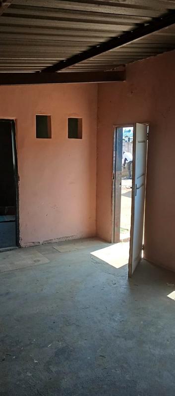 1 Bedroom Property for Sale in Tshepisong Gauteng