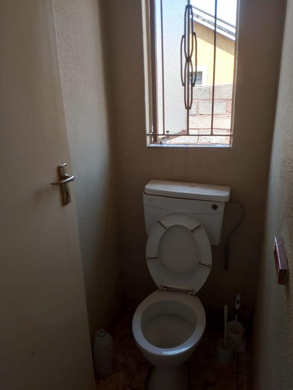 2 Bedroom Property for Sale in Protea Glen Gauteng