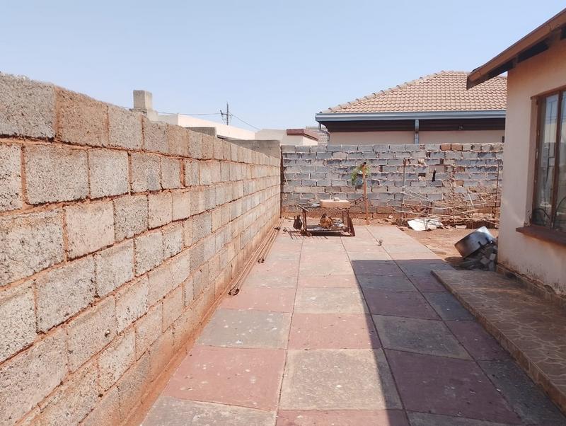 2 Bedroom Property for Sale in Protea Glen Gauteng