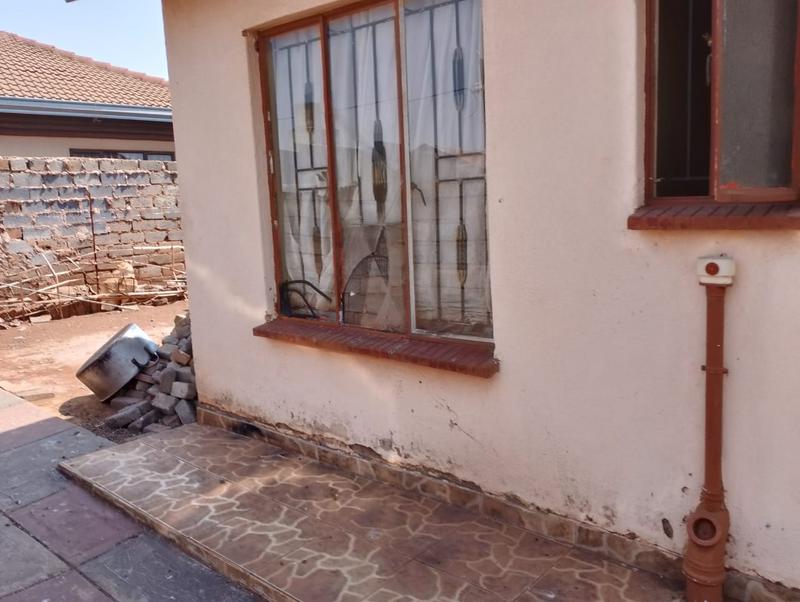 2 Bedroom Property for Sale in Protea Glen Gauteng