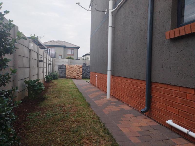 4 Bedroom Property for Sale in Albertsdal Gauteng