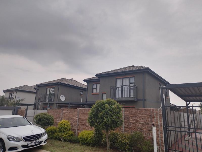 4 Bedroom Property for Sale in Albertsdal Gauteng