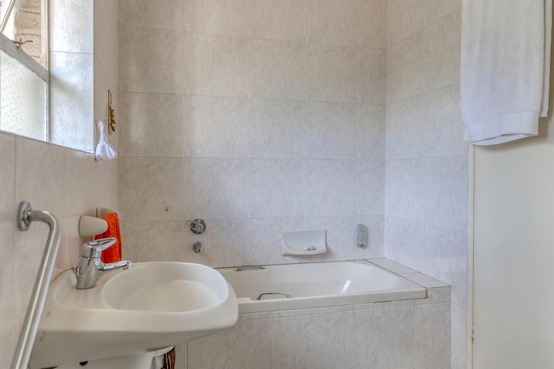 5 Bedroom Property for Sale in Darrenwood Gauteng