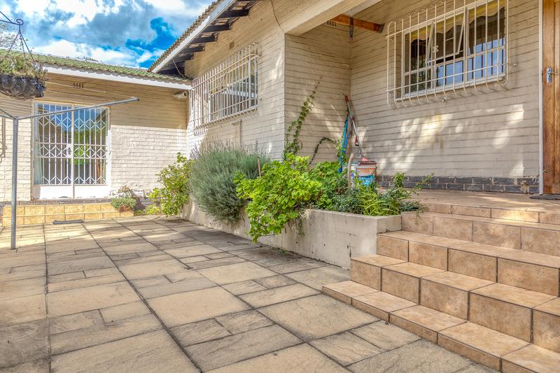 5 Bedroom Property for Sale in Darrenwood Gauteng