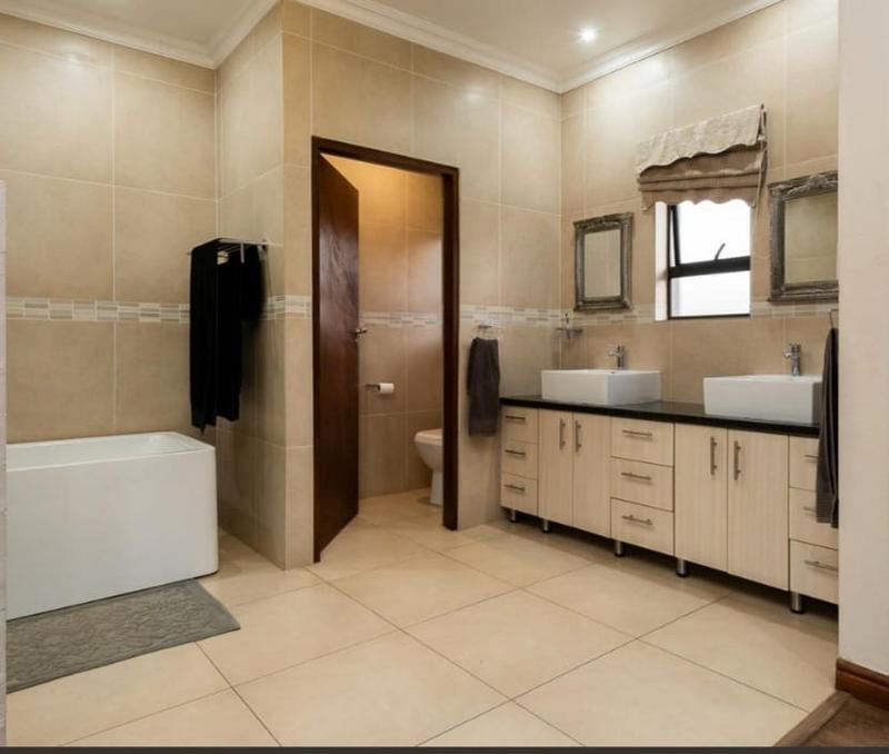 3 Bedroom Property for Sale in Aspen Hills Gauteng