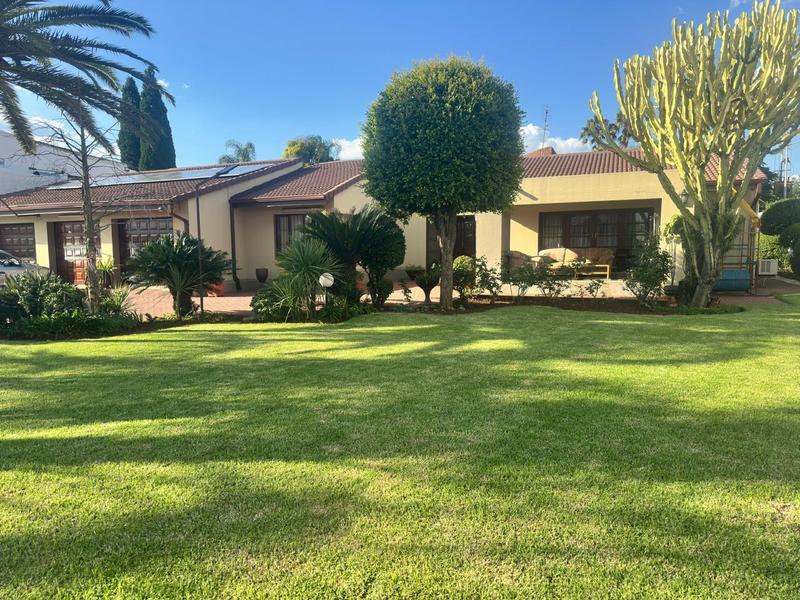 5 Bedroom Property for Sale in Claudius Gauteng