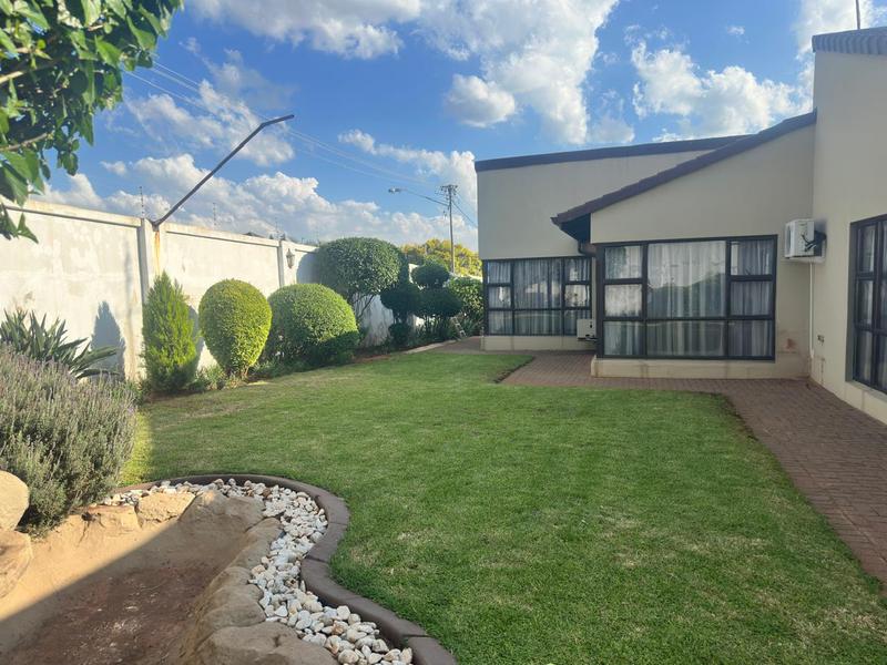 5 Bedroom Property for Sale in Claudius Gauteng