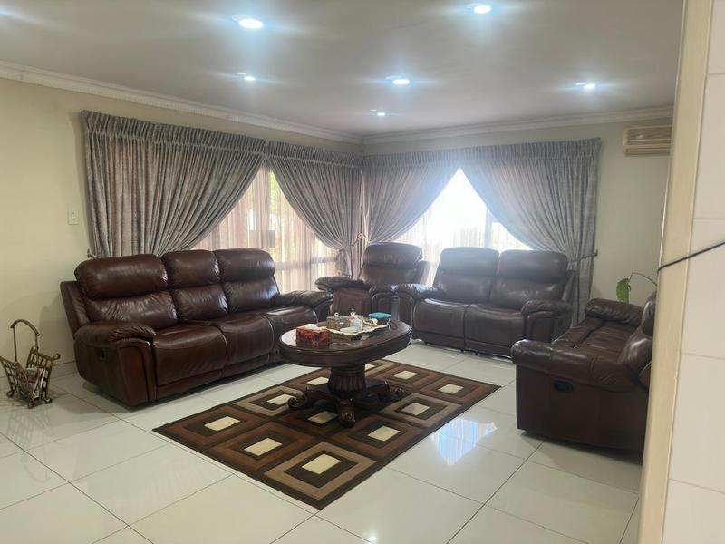 5 Bedroom Property for Sale in Claudius Gauteng