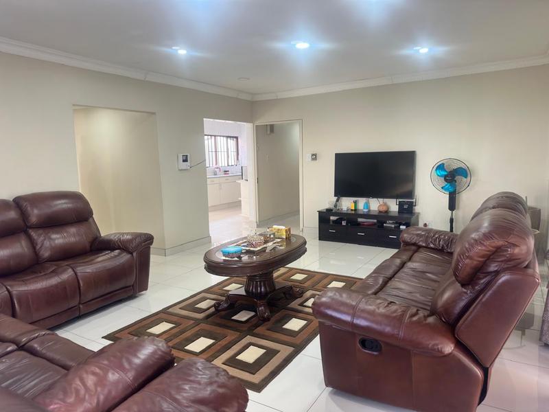 5 Bedroom Property for Sale in Claudius Gauteng