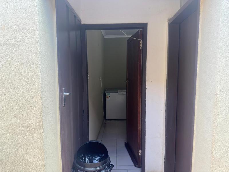 5 Bedroom Property for Sale in Claudius Gauteng