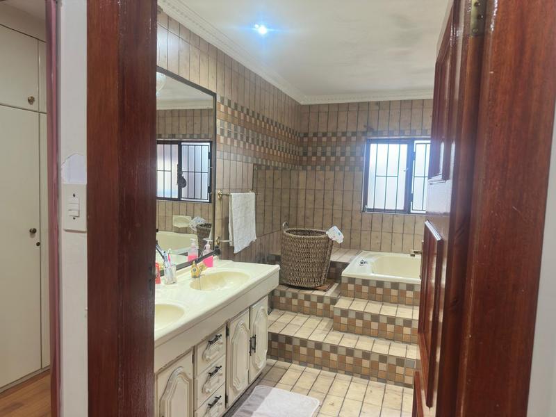 5 Bedroom Property for Sale in Claudius Gauteng