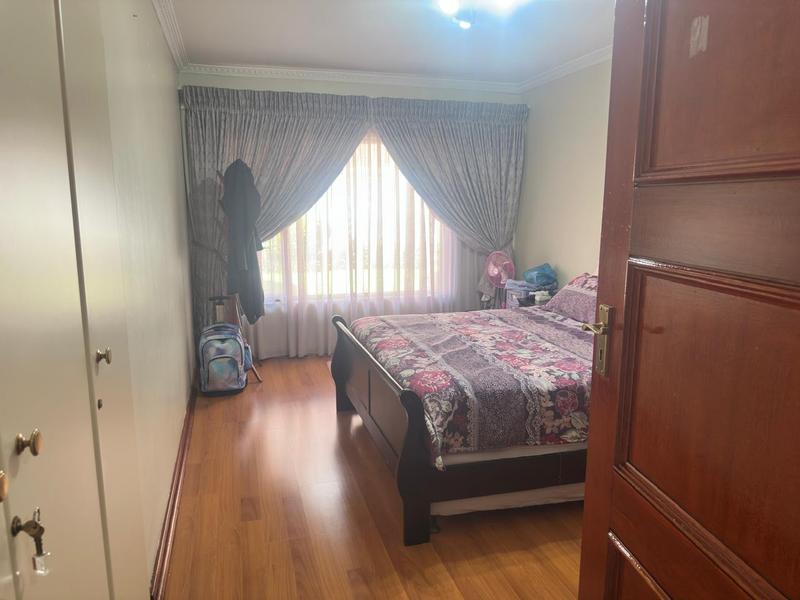 5 Bedroom Property for Sale in Claudius Gauteng