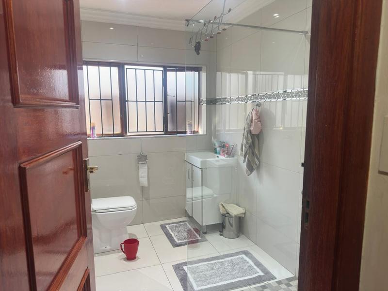 5 Bedroom Property for Sale in Claudius Gauteng