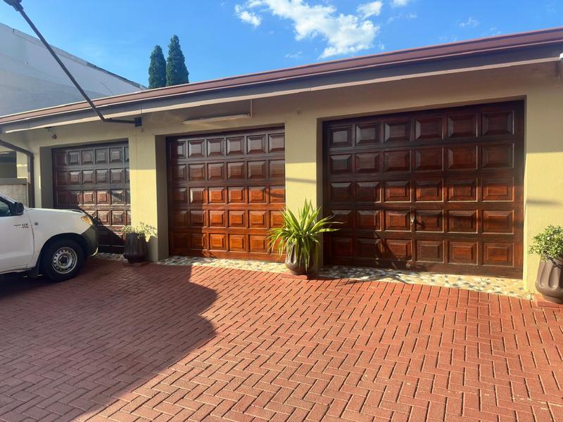 5 Bedroom Property for Sale in Claudius Gauteng