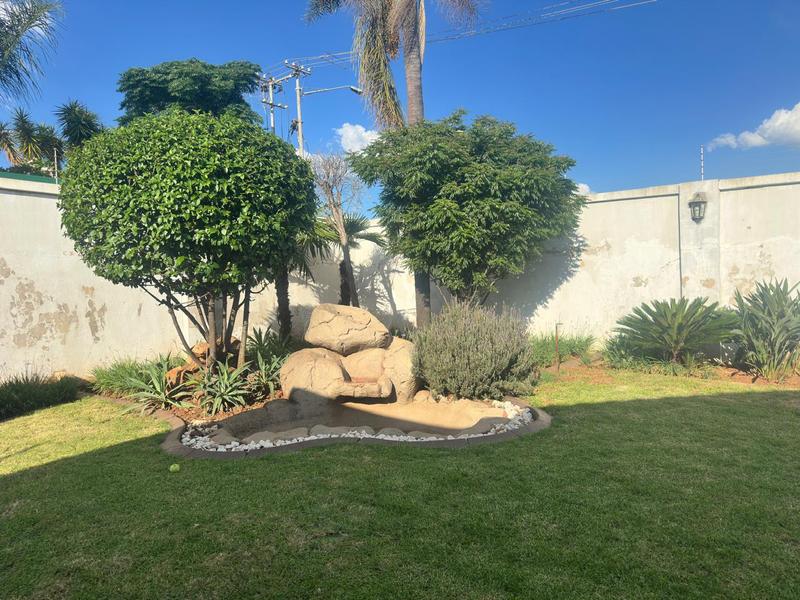 5 Bedroom Property for Sale in Claudius Gauteng