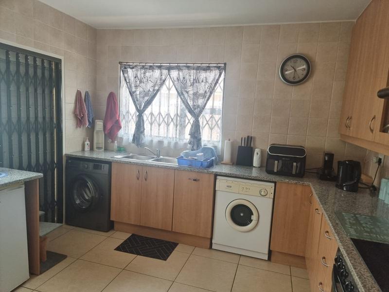 3 Bedroom Property for Sale in Edenvale Central Gauteng