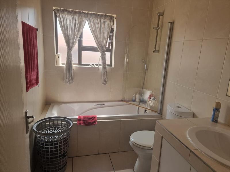 3 Bedroom Property for Sale in Edenvale Central Gauteng