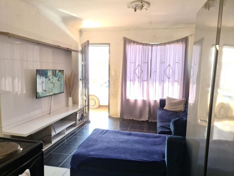 2 Bedroom Property for Sale in Palm Springs Gauteng