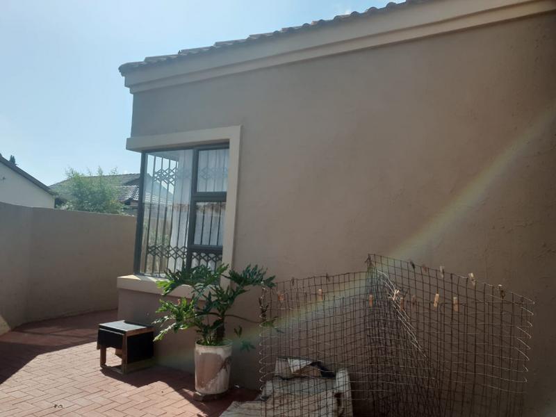 To Let 4 Bedroom Property for Rent in Protea North Gauteng