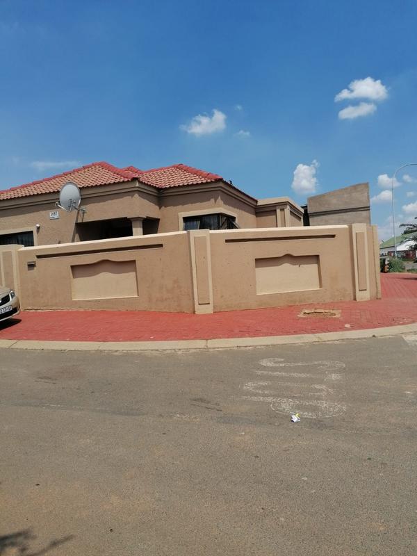 To Let 4 Bedroom Property for Rent in Protea North Gauteng
