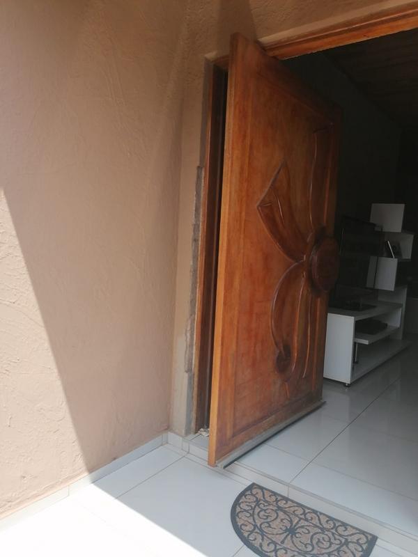 To Let 4 Bedroom Property for Rent in Protea North Gauteng