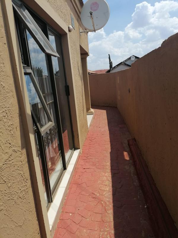 To Let 4 Bedroom Property for Rent in Protea North Gauteng