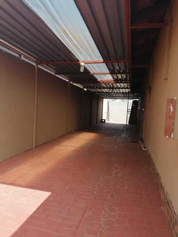 To Let 4 Bedroom Property for Rent in Protea North Gauteng