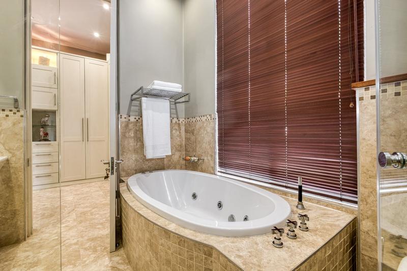 4 Bedroom Property for Sale in Fourways Gardens Gauteng