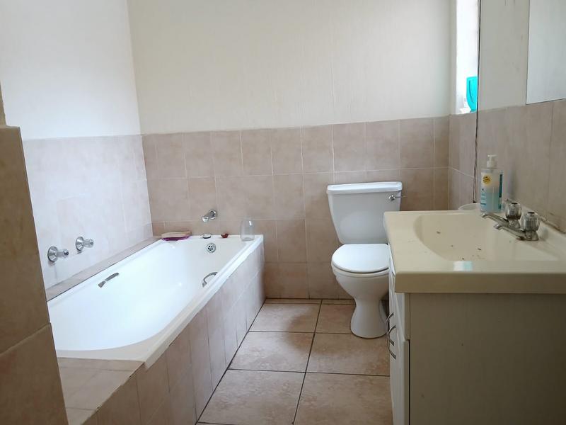 2 Bedroom Property for Sale in Vorna Valley Gauteng