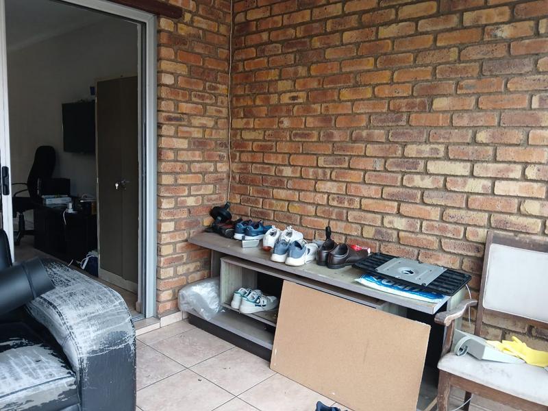 2 Bedroom Property for Sale in Vorna Valley Gauteng