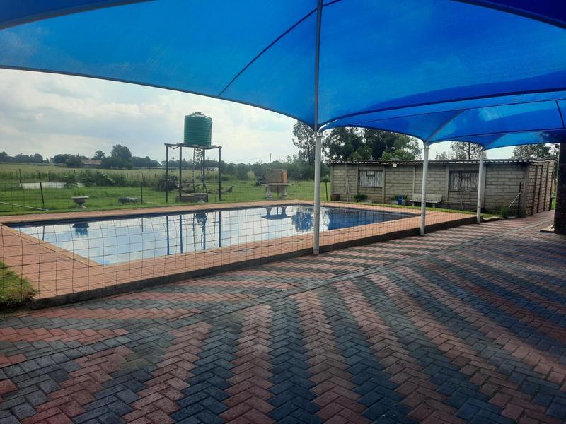 To Let 4 Bedroom Property for Rent in New Kentucky Gauteng