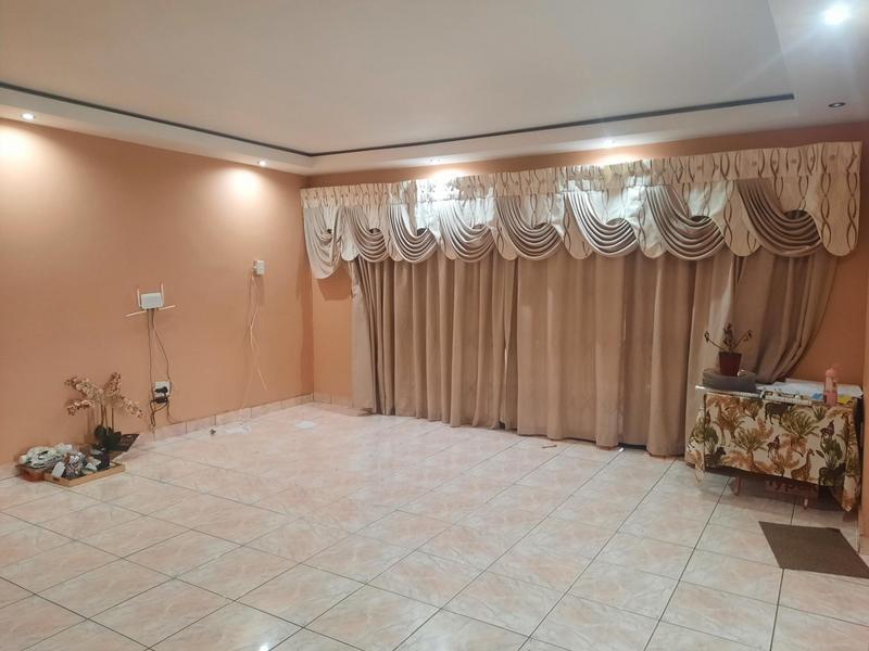 To Let 4 Bedroom Property for Rent in New Kentucky Gauteng