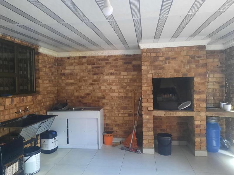 To Let 4 Bedroom Property for Rent in New Kentucky Gauteng
