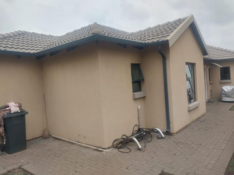 3 Bedroom Property for Sale in Clayville Gauteng
