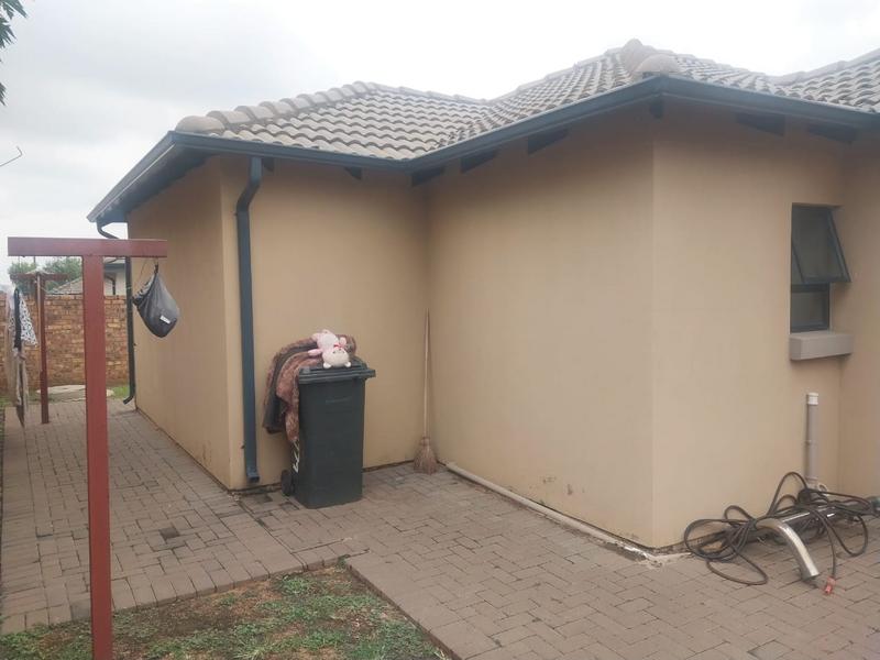 3 Bedroom Property for Sale in Clayville Gauteng