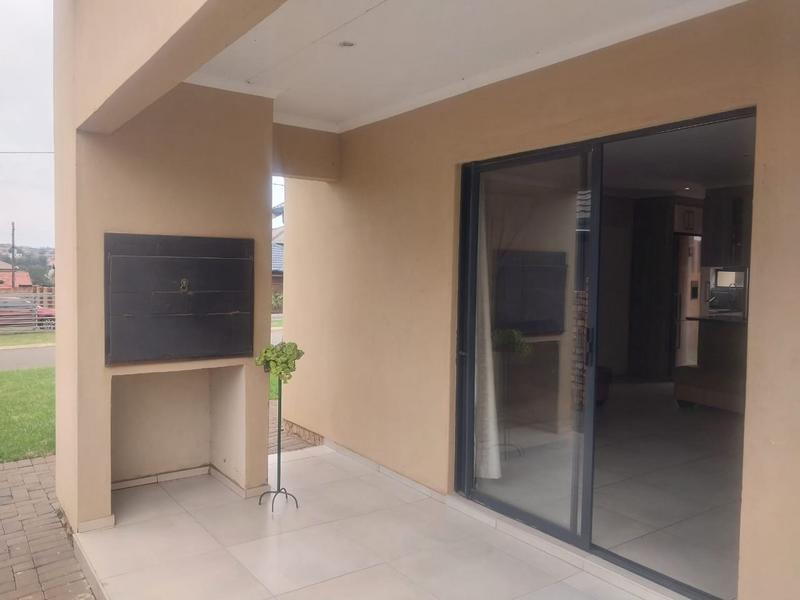 3 Bedroom Property for Sale in Clayville Gauteng