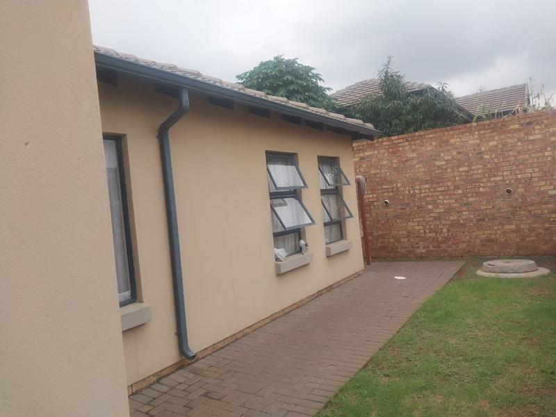3 Bedroom Property for Sale in Clayville Gauteng