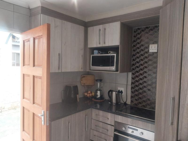 3 Bedroom Property for Sale in Clayville Gauteng