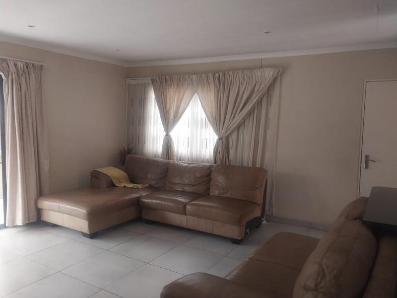 3 Bedroom Property for Sale in Clayville Gauteng