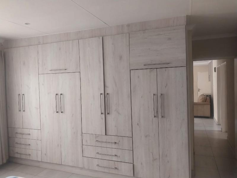 3 Bedroom Property for Sale in Clayville Gauteng