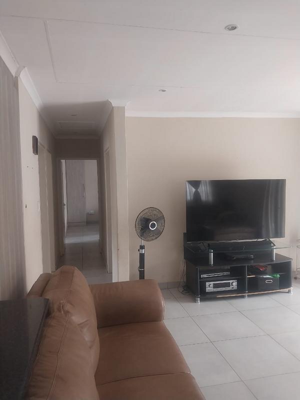 3 Bedroom Property for Sale in Clayville Gauteng
