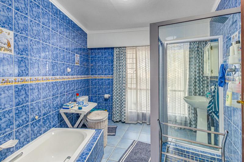 4 Bedroom Property for Sale in Magaliessig Gauteng