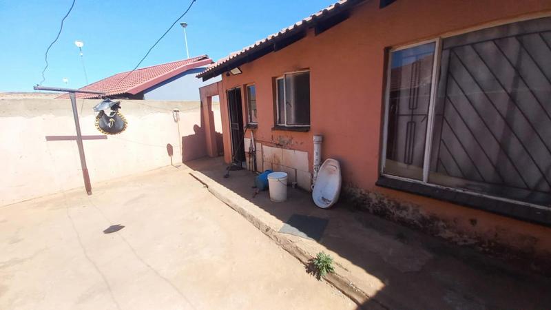 4 Bedroom Property for Sale in Katlehong South Gauteng