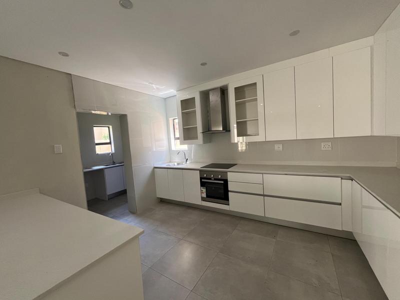 3 Bedroom Property for Sale in Broadacres Gauteng