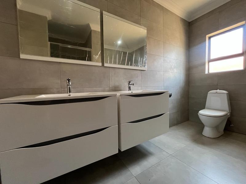 3 Bedroom Property for Sale in Broadacres Gauteng
